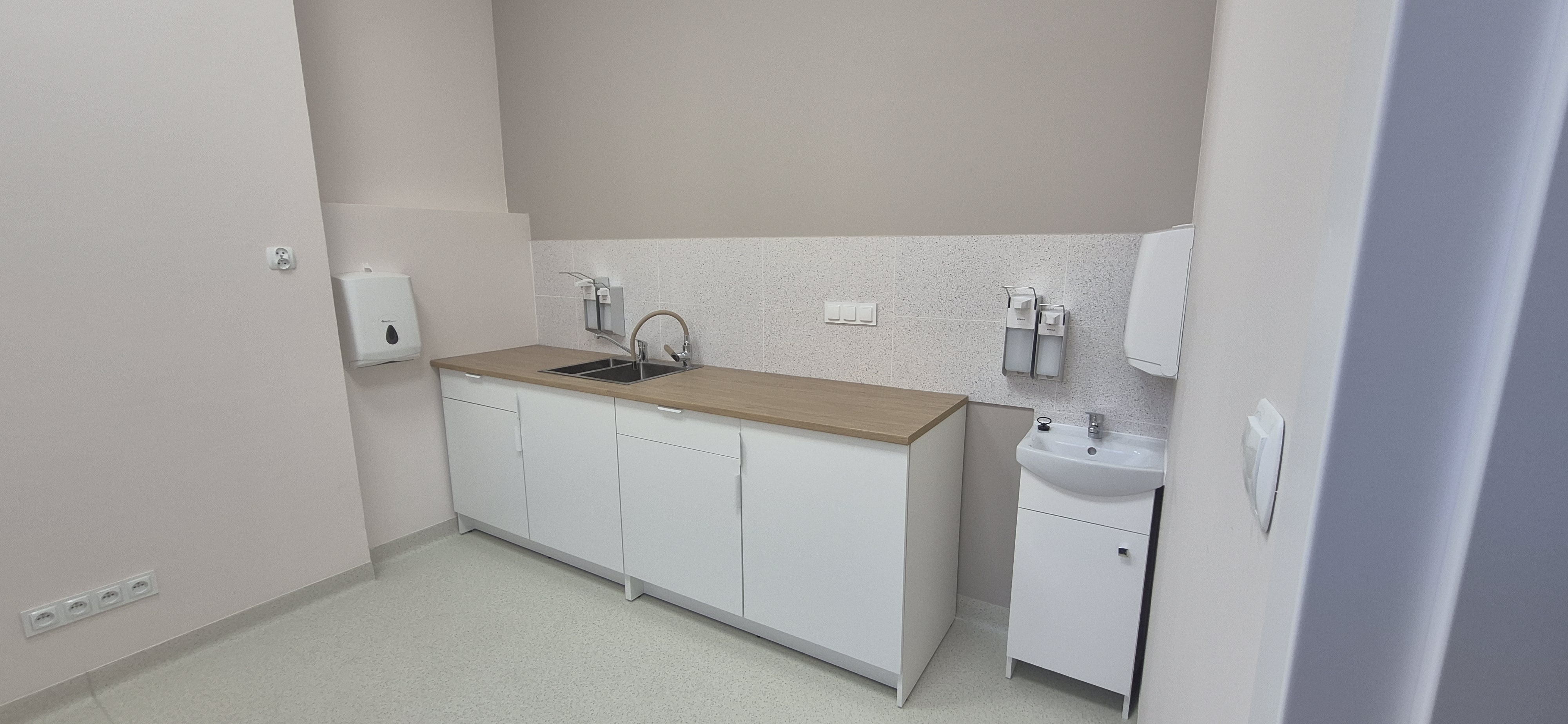 2 gabinety lekarskie konsultacyjne / zabiegowe w nowym centrum medycznym na Woli