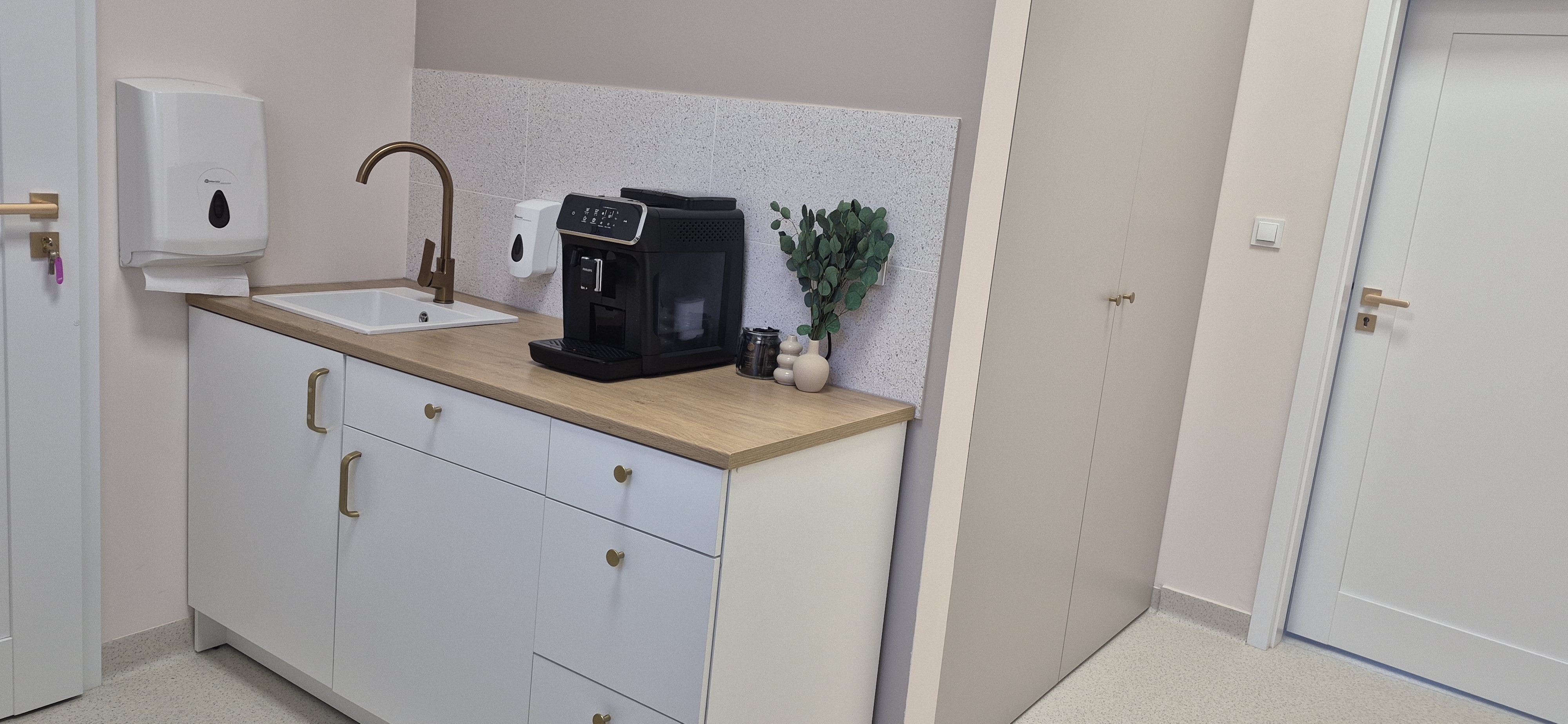 2 gabinety lekarskie konsultacyjne / zabiegowe w nowym centrum medycznym na Woli